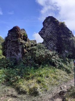 rocher fracturé soufrière Guadeloupe